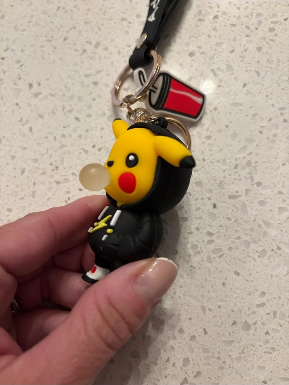 Pikatchu Pokémon Streetwear blowing a bubble keychain